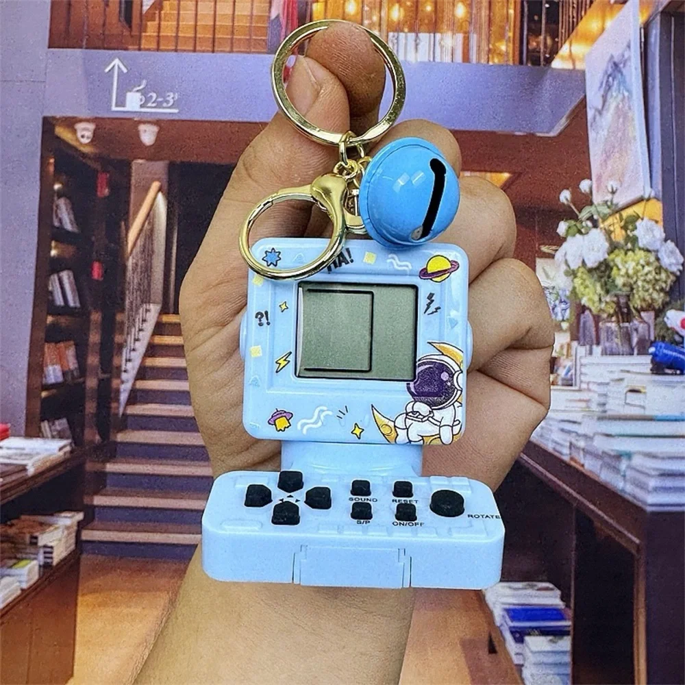 1 pc Mini Retro Game Keychain